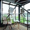 Chaise design allemand noyer dans une verrière