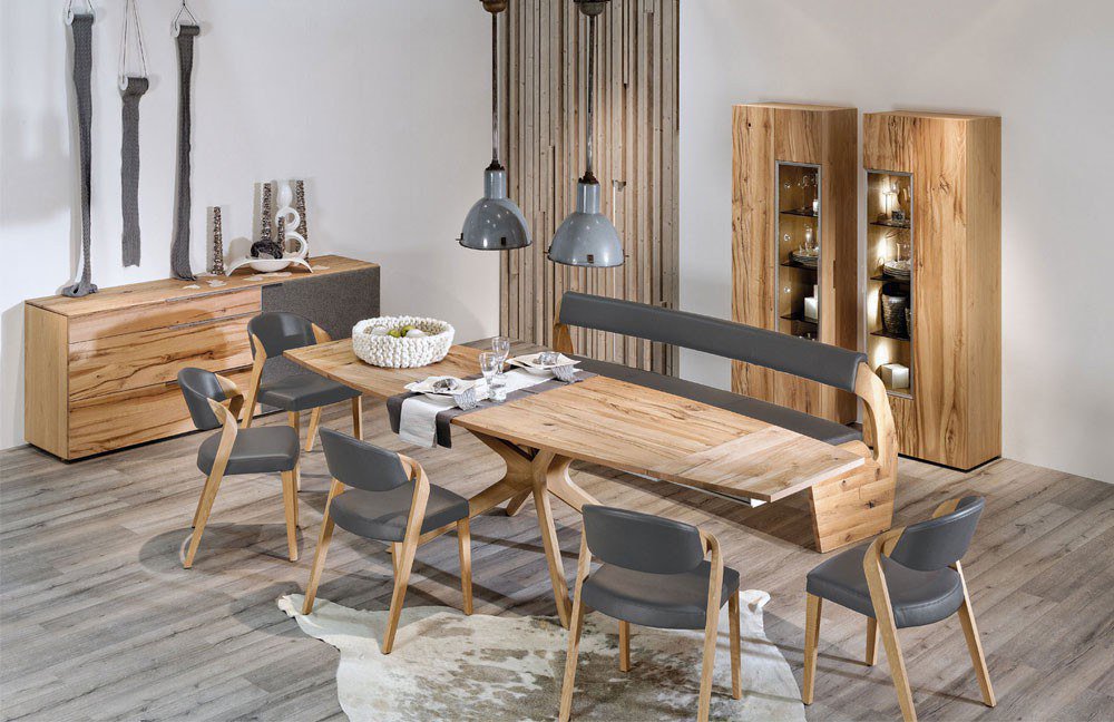 Table et chaises de repas design en chêne