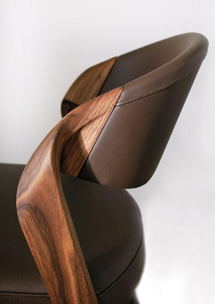 Dossier de chaise design en cuir et noyer du designer allemand Martin Ballendat