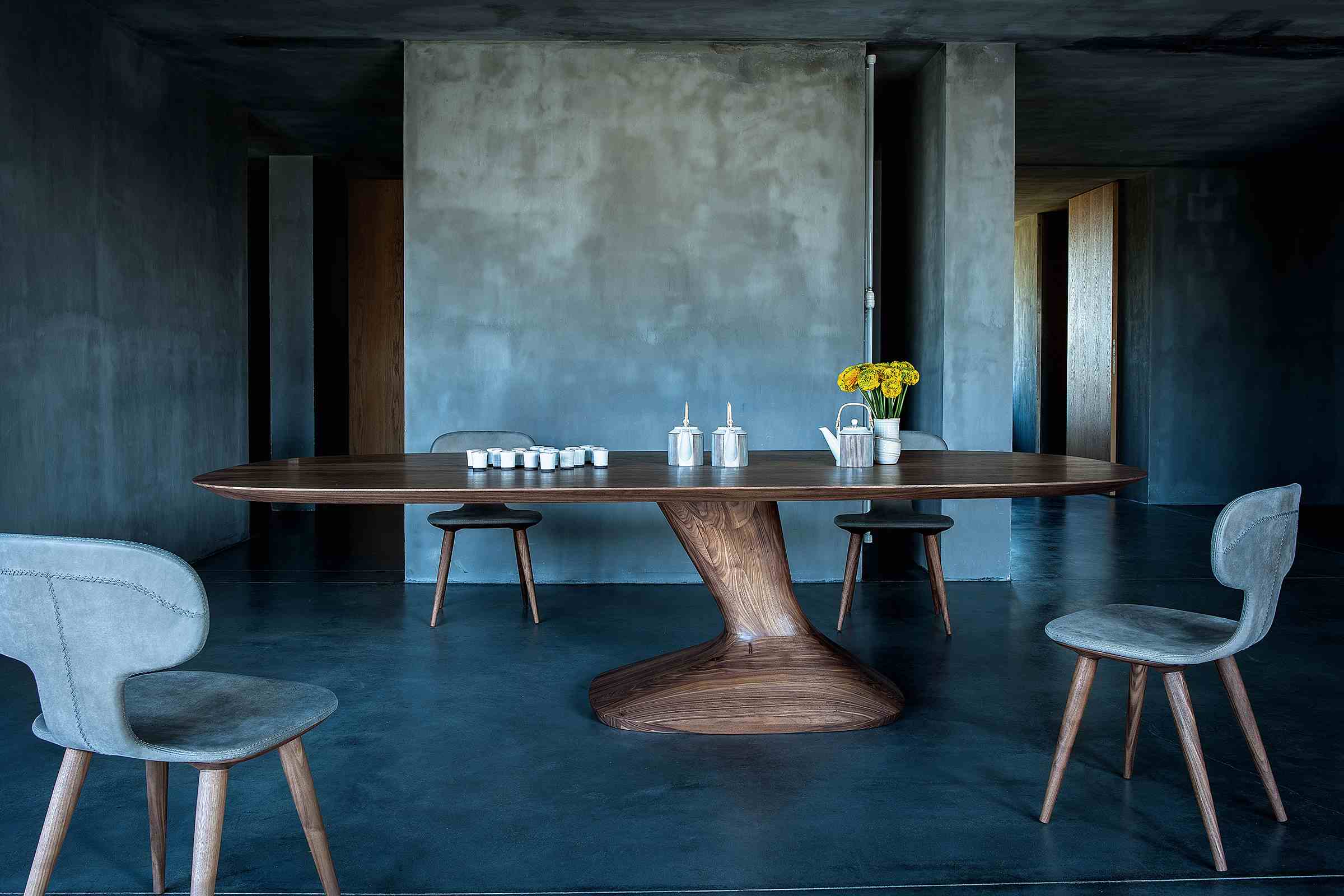 Table Noyer massif luxe | Karim Rashid, Authentic Living collection (Lamborghini & Riva1920)