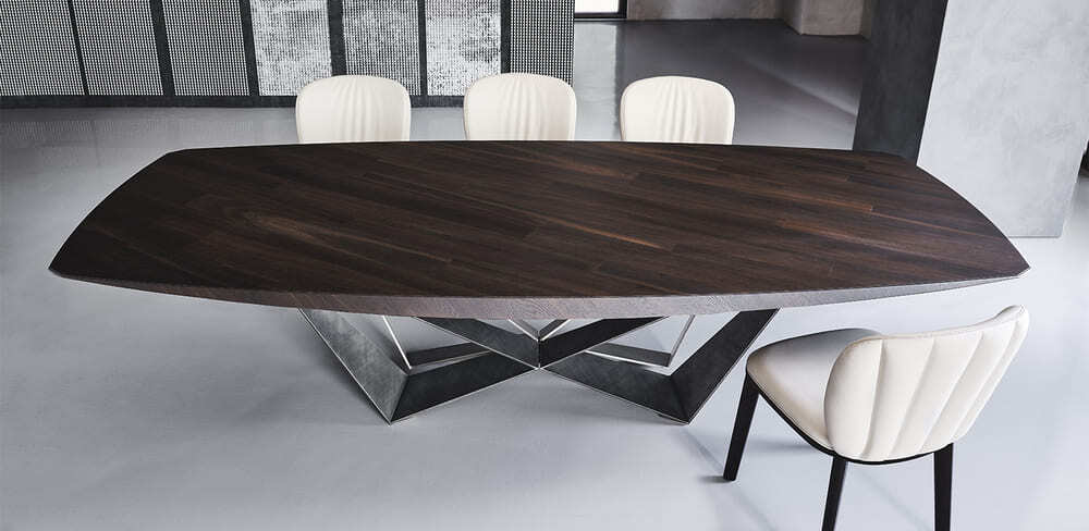 Table moderne en bois massif conçue par Andrea Lucatello