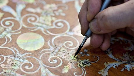 La création de meubles de style dans les règles de l'art des grands maîtres-artisans
