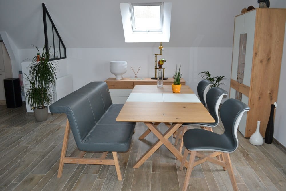 Table de repas, banc et chaises en chêne design contemporain